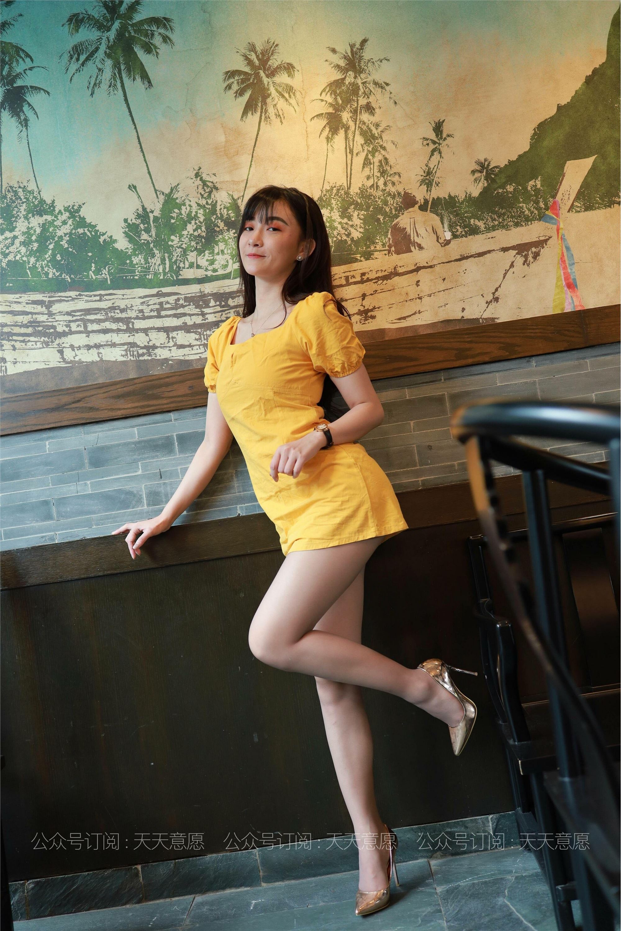 Model: Qiu Qiu's Dress with Egg Yolk